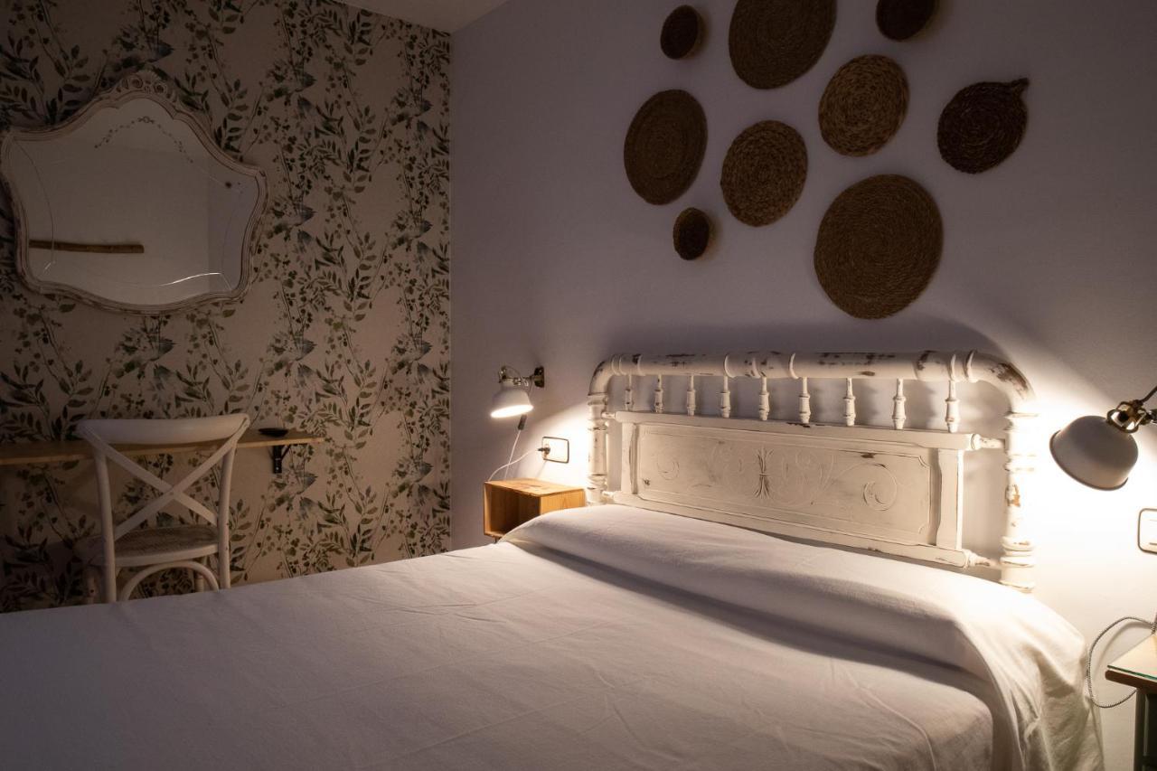 Hostal El Pozo Чулілья Екстер'єр фото