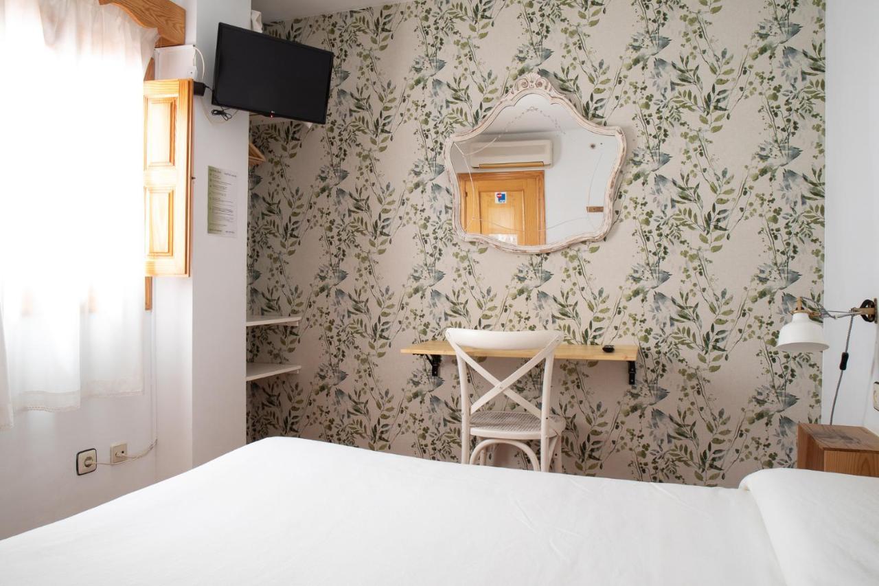 Hostal El Pozo Чулілья Екстер'єр фото
