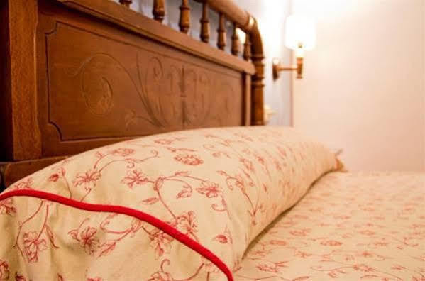 Hostal El Pozo Чулілья Екстер'єр фото