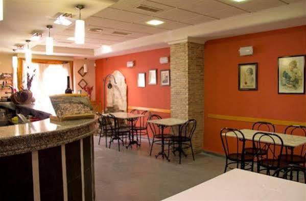 Hostal El Pozo Чулілья Екстер'єр фото