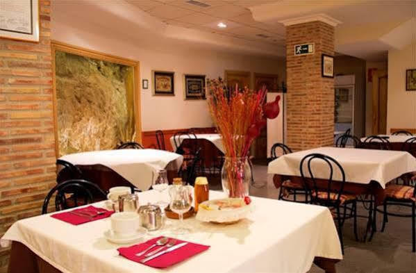 Hostal El Pozo Чулілья Екстер'єр фото